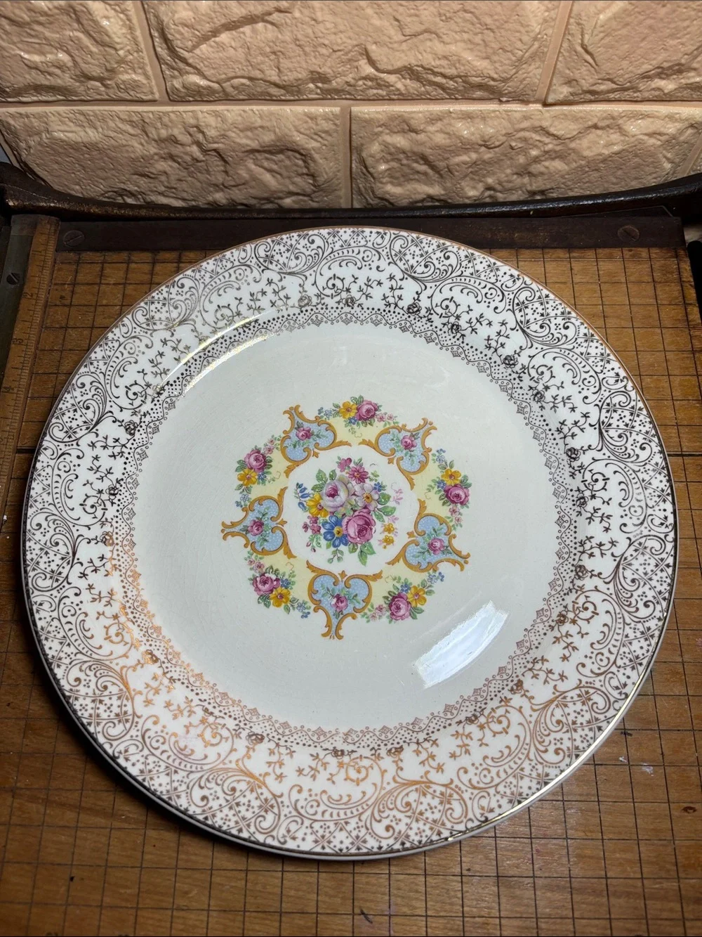 Pair Parisian Center Dinner Plates 10 1/8”D Made USA 22K Gold Pattern Rim Floral